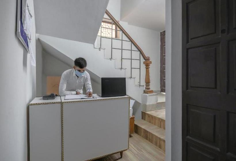 בית מלון כפרי Oyo 75152 Hello Stay