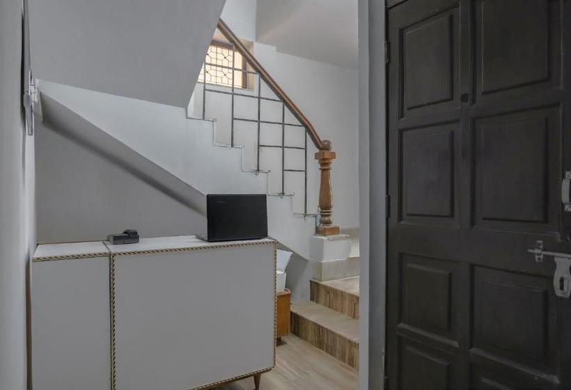 בית מלון כפרי Oyo 75152 Hello Stay