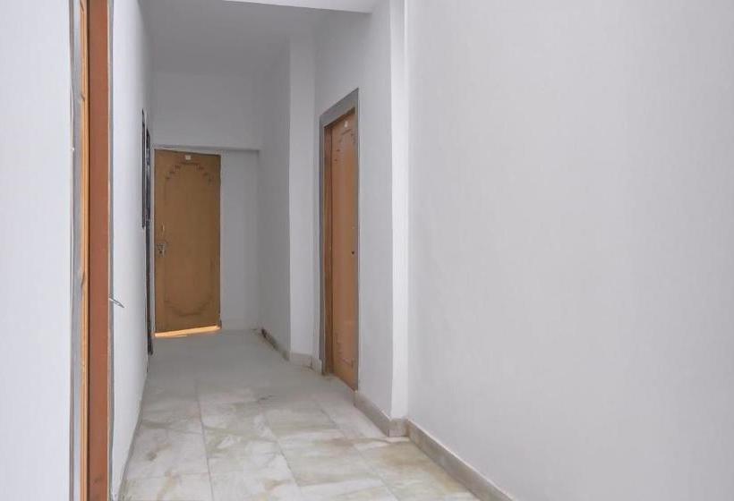 בית מלון כפרי Oyo 75152 Hello Stay