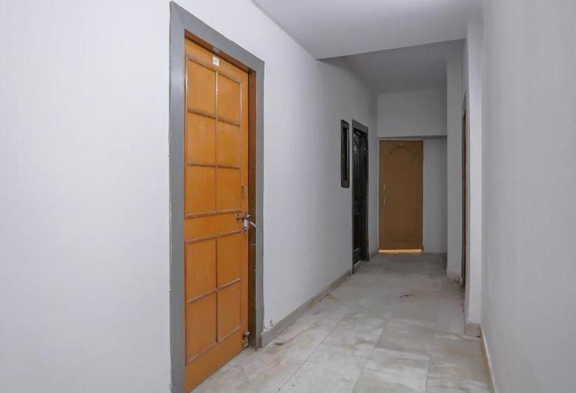 בית מלון כפרי Oyo 75152 Hello Stay