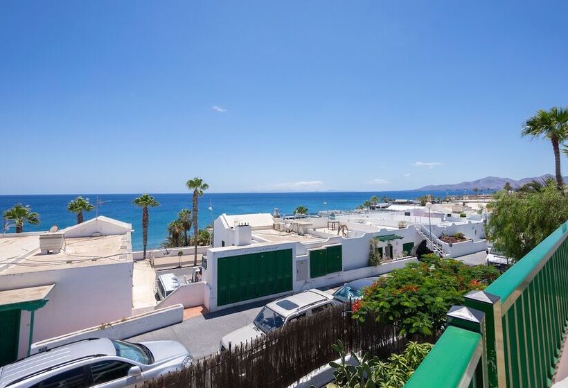 Apartamentos La Peñita