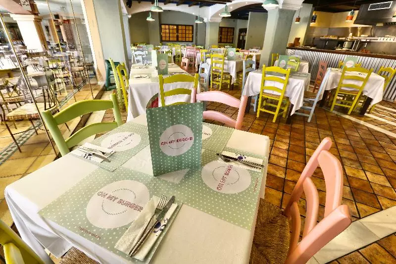 فندق Holiday Premium Resort