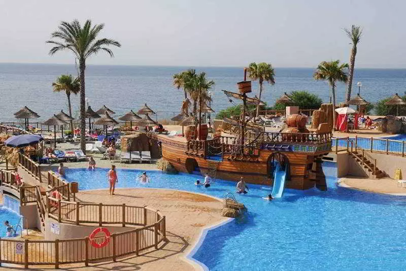 فندق Holiday Premium Resort