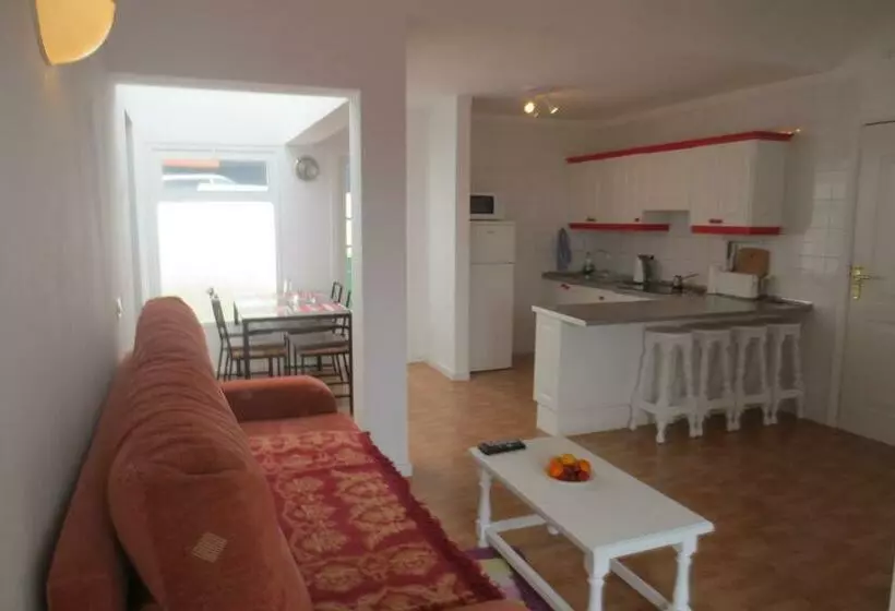 호텔 Island Village