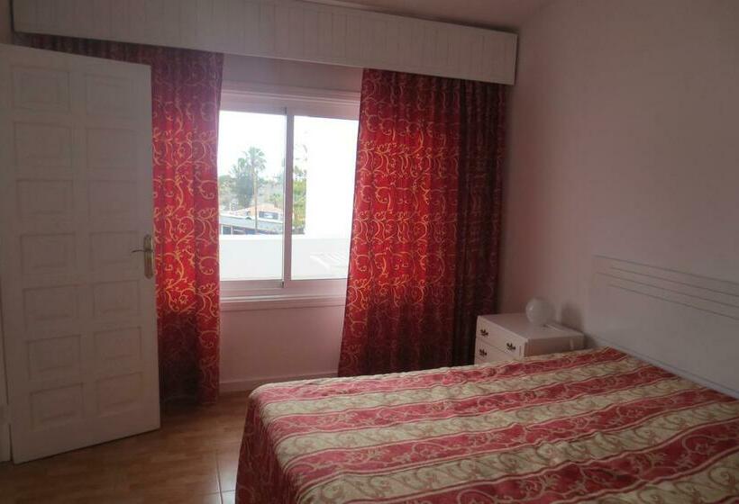 בית מלון כפרי Island Village