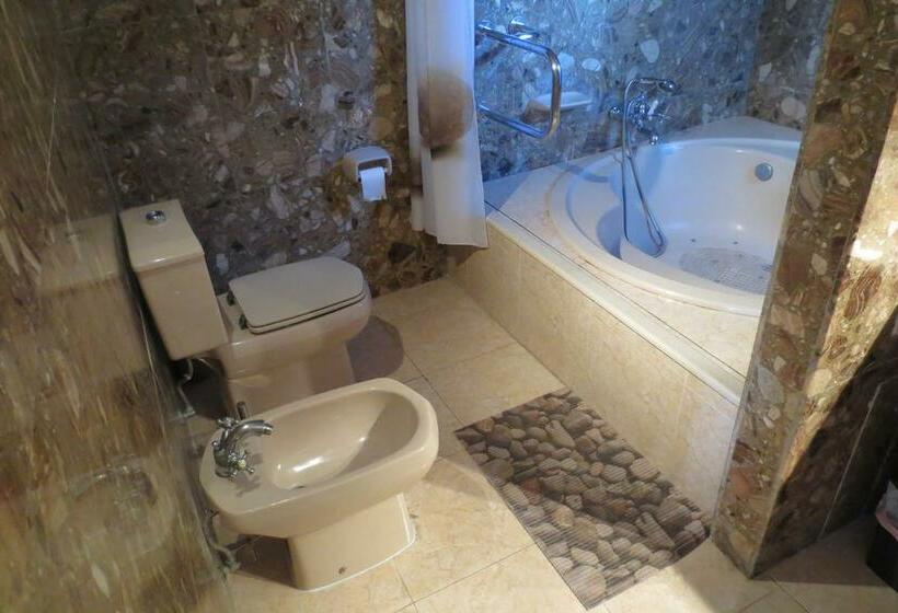 בית מלון כפרי Island Village