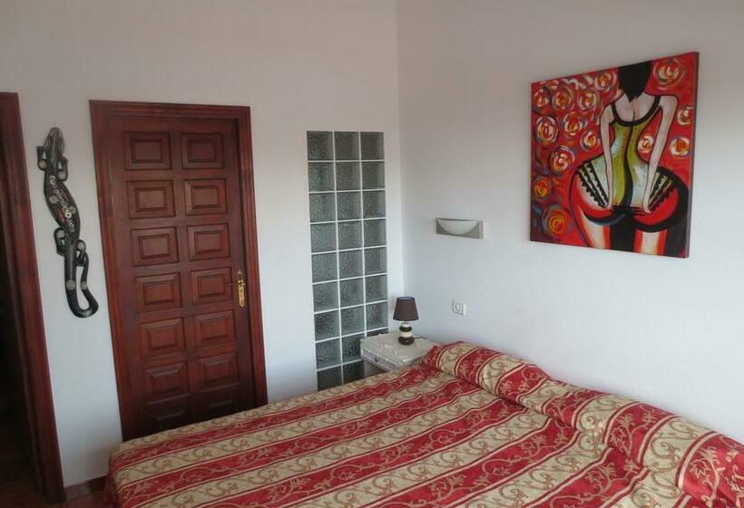 בית מלון כפרי Island Village