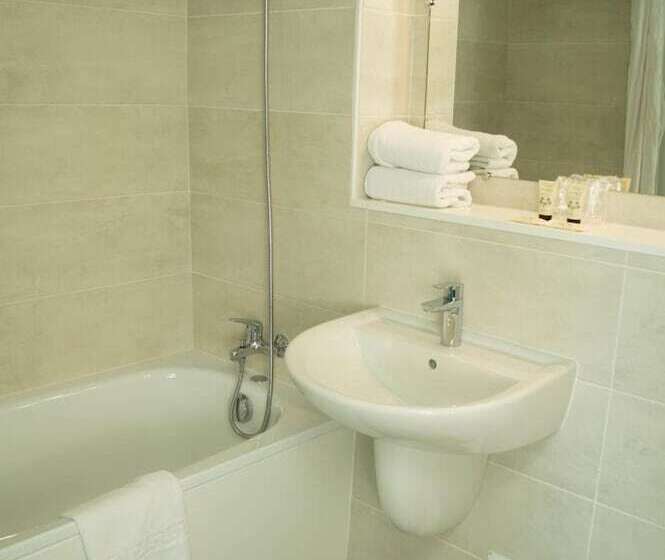 בית מלון כפרי Les Tourrades