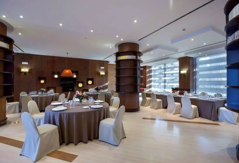 هتل NH Collection Sevilla