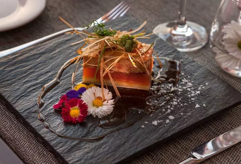 هتل NH Collection Sevilla