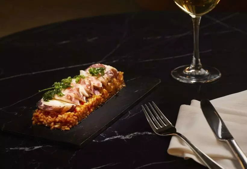 هتل NH Collection Sevilla