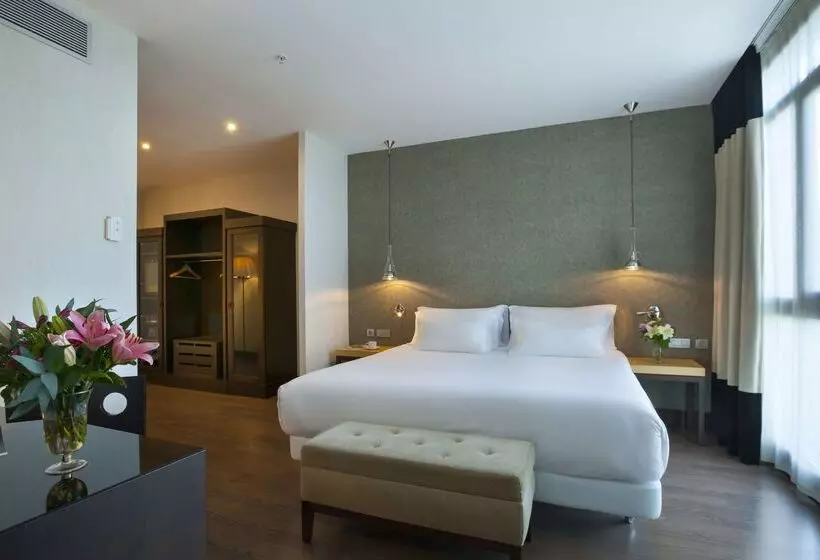 هتل NH Collection Sevilla