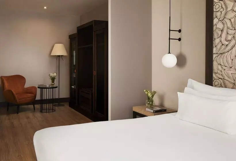 هتل NH Collection Sevilla