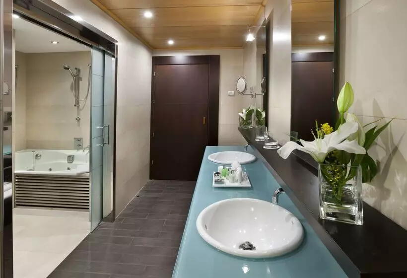 هتل NH Collection Sevilla