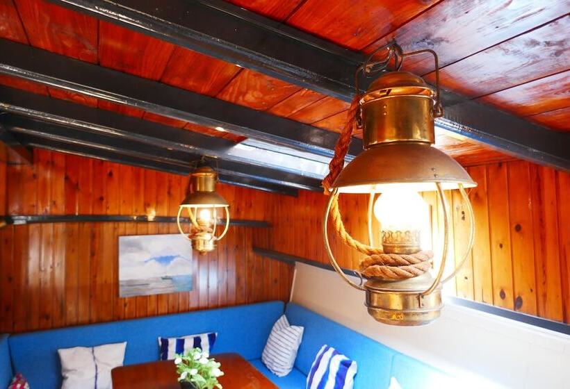 Отель Boat Apartment Rotterdam Fokkelina