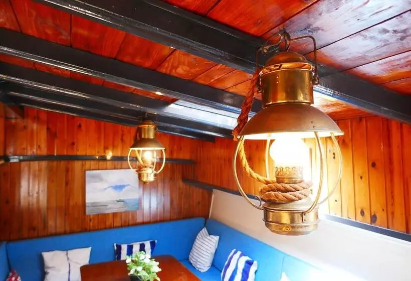 Hotelli Boat Apartment Rotterdam Fokkelina