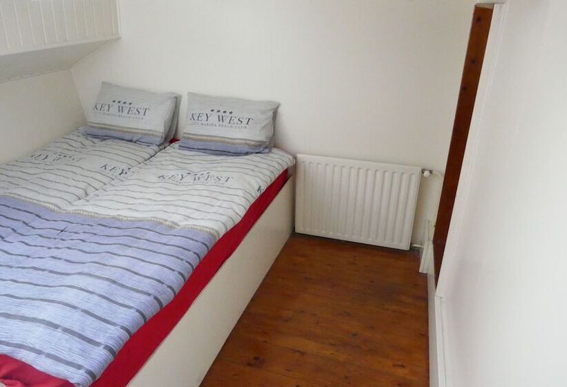 Отель Boat Apartment Rotterdam Fokkelina