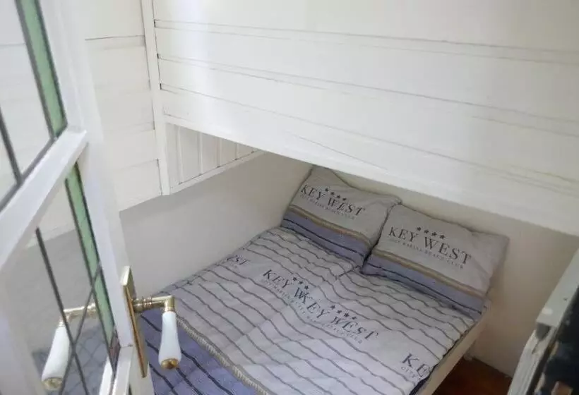 Hotelli Boat Apartment Rotterdam Fokkelina