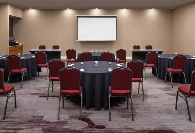 Отель Courtyard By Marriott Orlando Lake Buena Vista At Vista Centre