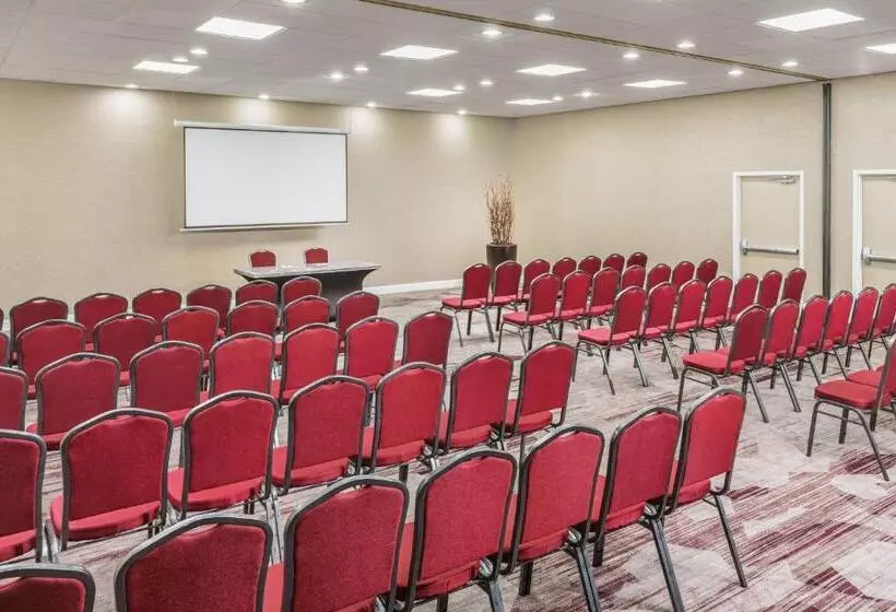 Отель Courtyard By Marriott Orlando Lake Buena Vista At Vista Centre