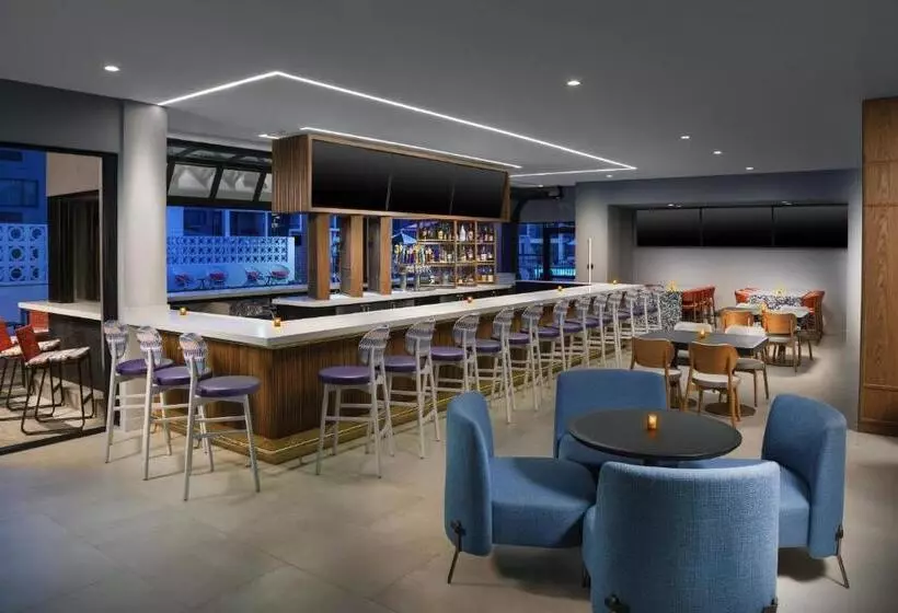 Отель Courtyard By Marriott Orlando Lake Buena Vista At Vista Centre