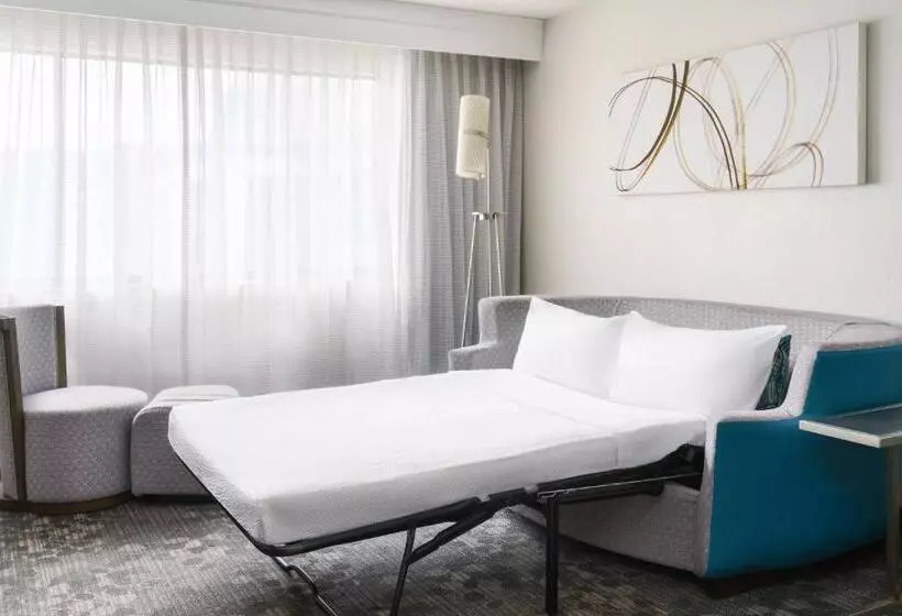 Отель Courtyard By Marriott Orlando Lake Buena Vista At Vista Centre