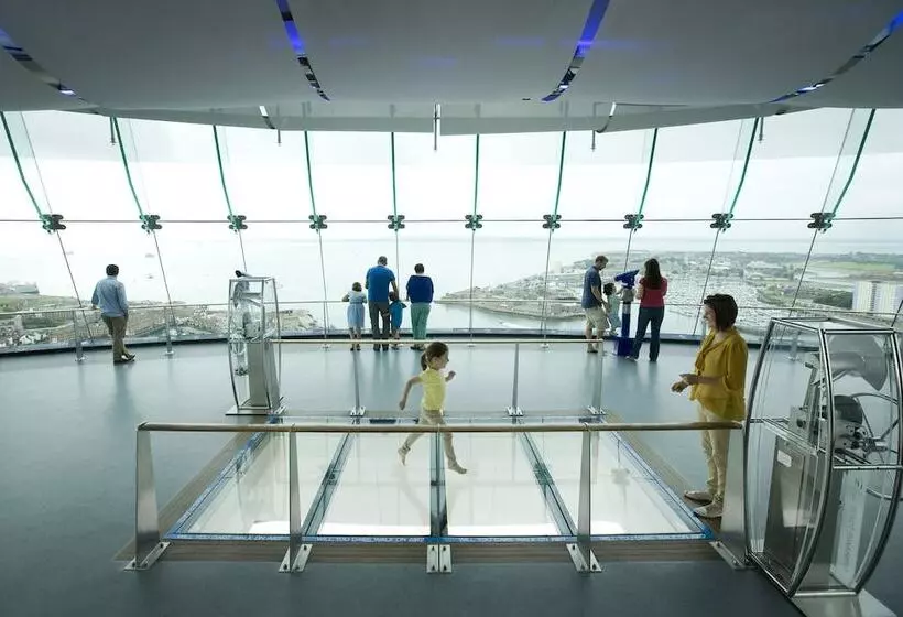 هتل Holiday Inn Express Portsmouth Gunwharf Quays, An Ihg