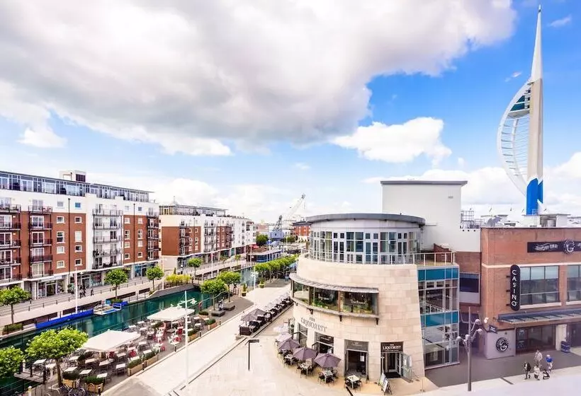 هتل Holiday Inn Express Portsmouth Gunwharf Quays, An Ihg