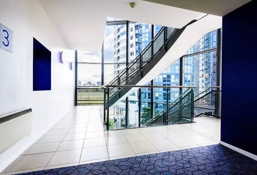 هتل Holiday Inn Express Portsmouth Gunwharf Quays, An Ihg