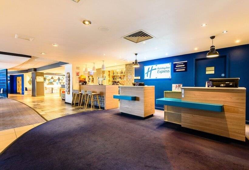 Отель Holiday Inn Express Portsmouth Gunwharf Quays, An Ihg