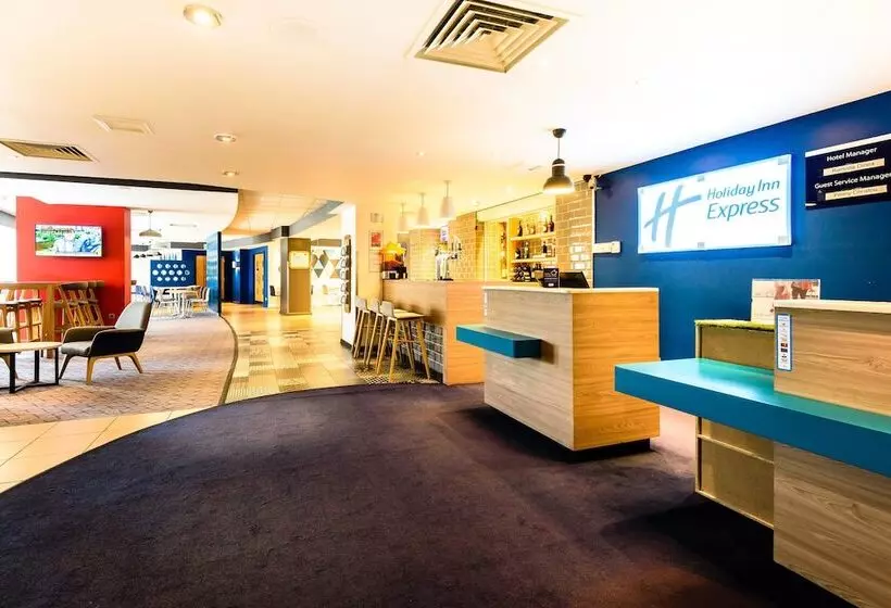 هتل Holiday Inn Express Portsmouth Gunwharf Quays, An Ihg