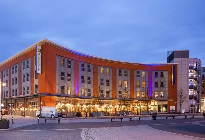 هتل Holiday Inn Express Portsmouth Gunwharf Quays, An Ihg