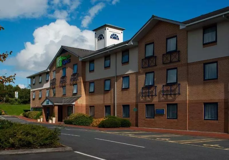 Hotel Holiday Inn Express Swansea East, An Ihg