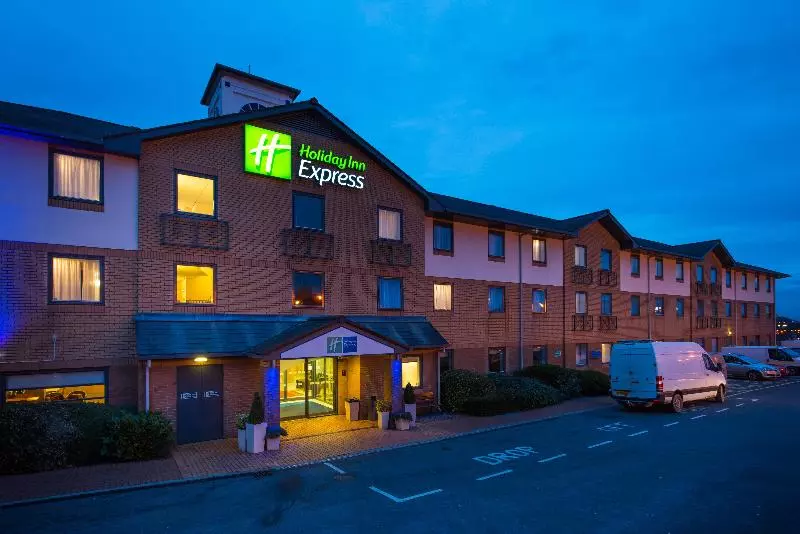 Hotel Holiday Inn Express Swansea East, An Ihg