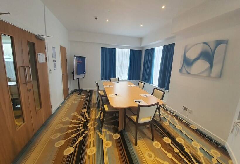 Hotel Holiday Inn Express Wakefield, An Ihg