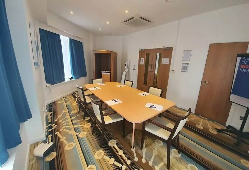 호텔 Holiday Inn Express Wakefield, An Ihg