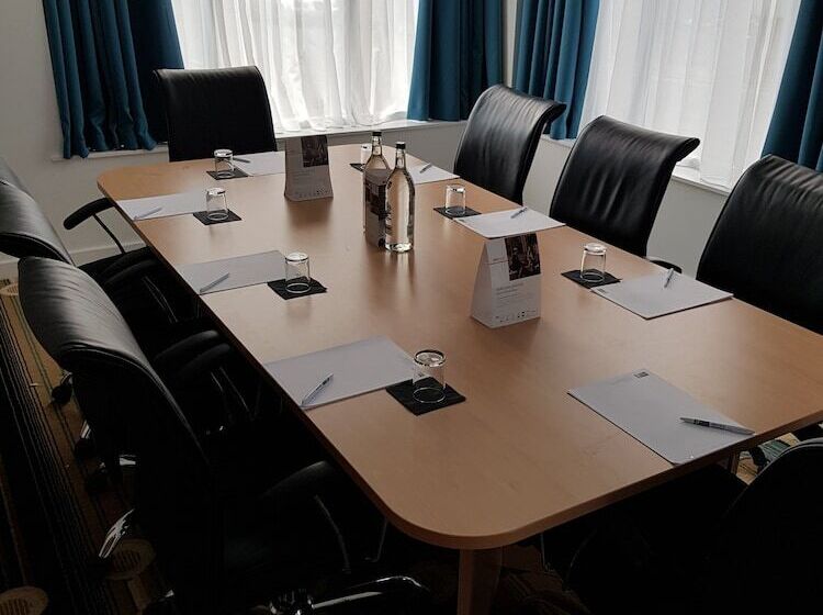 Hotel Holiday Inn Express Wakefield, An Ihg