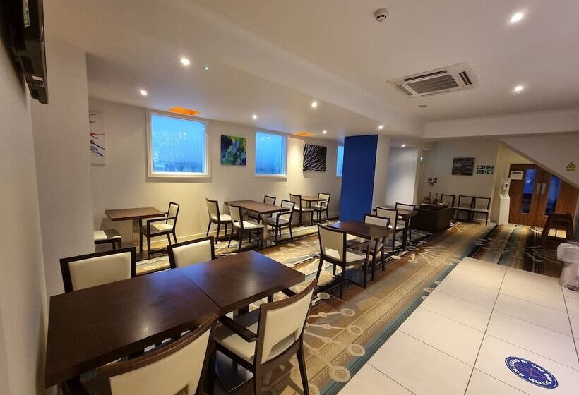 Hotel Holiday Inn Express Wakefield, An Ihg