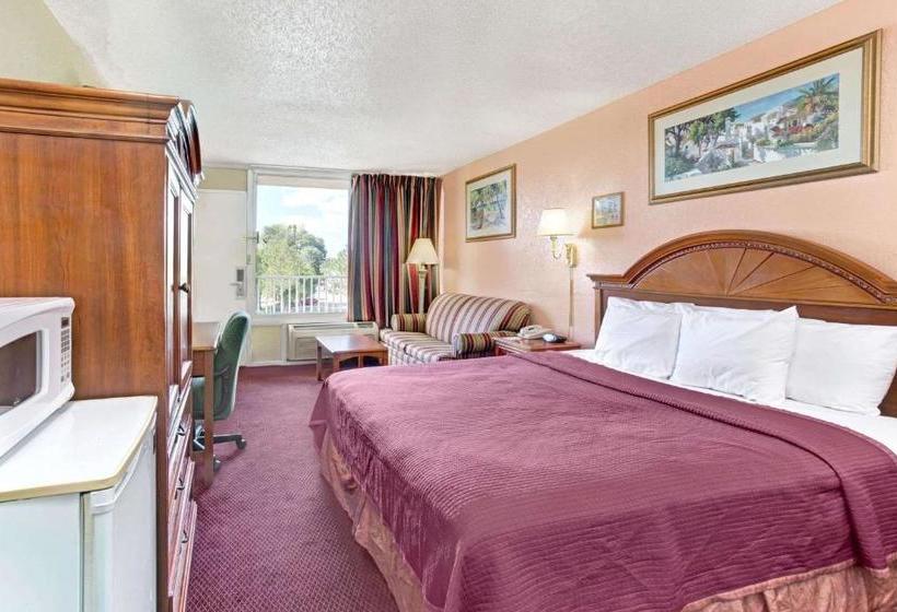 هتل Howard Johnson By Wyndham Tropical Palms Kissimmee