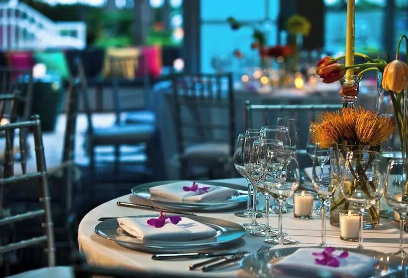 Kimpton Surfcomber Hotel, An Ihg