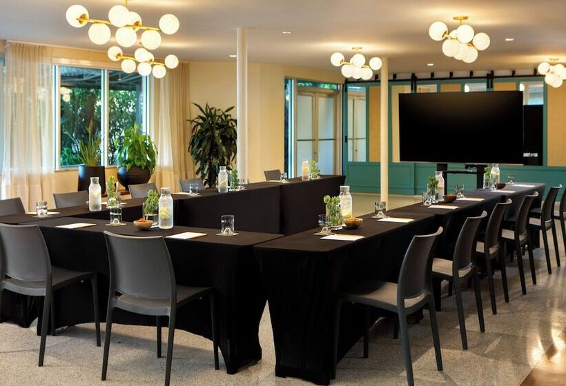 Kimpton Surfcomber Hotel, An Ihg