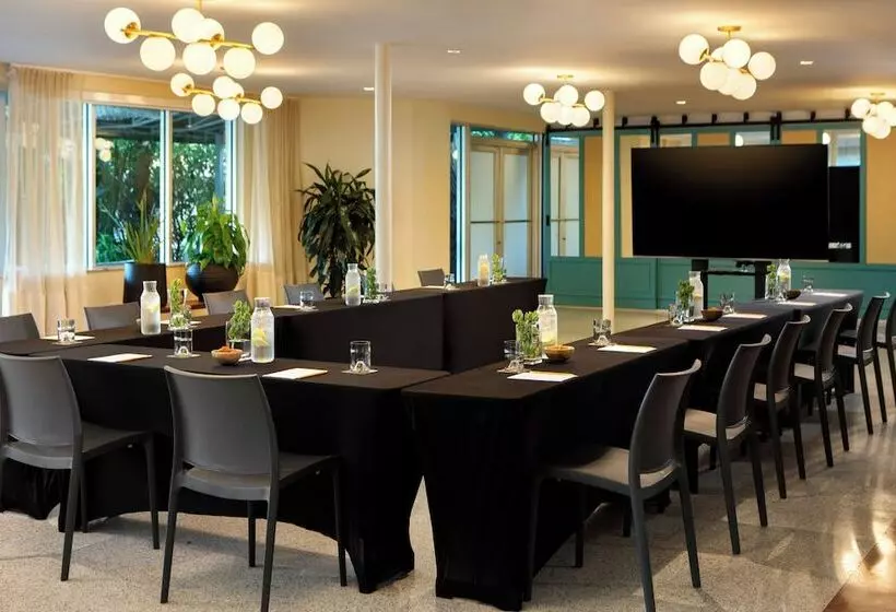 Kimpton Surfcomber Hotel, An Ihg