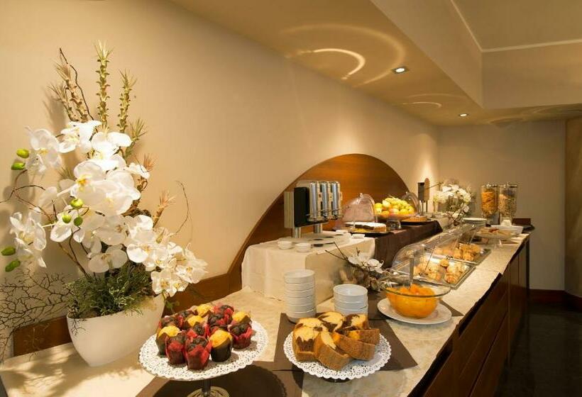 Hotel Milanore  By Diva S