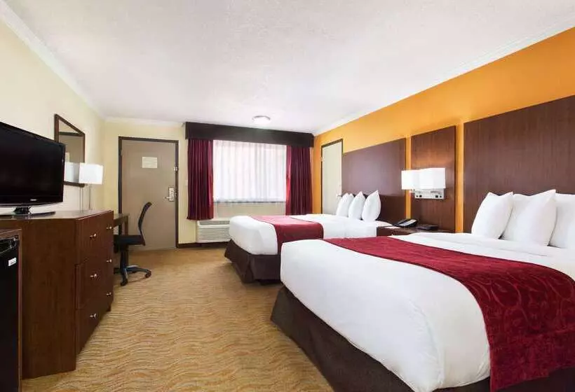 هتل Ramada By Wyndham Tampa Westshore Airport South