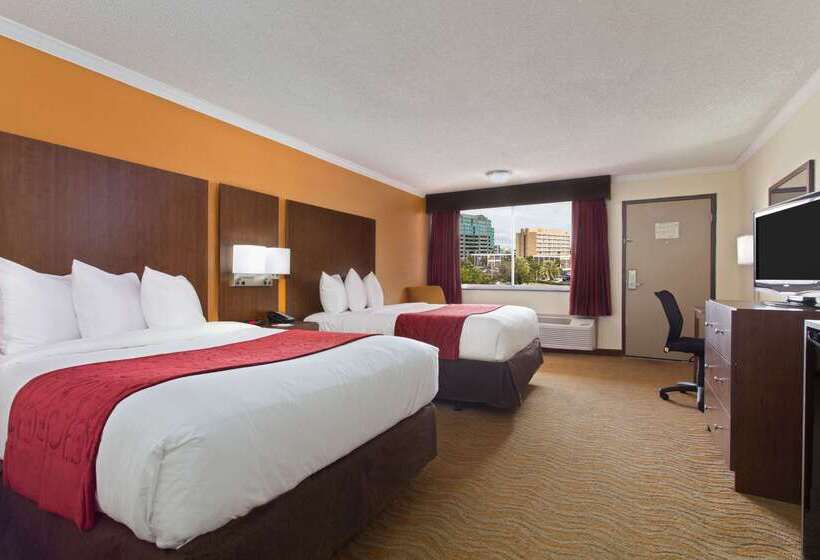 فندق Ramada By Wyndham Tampa Westshore Airport South