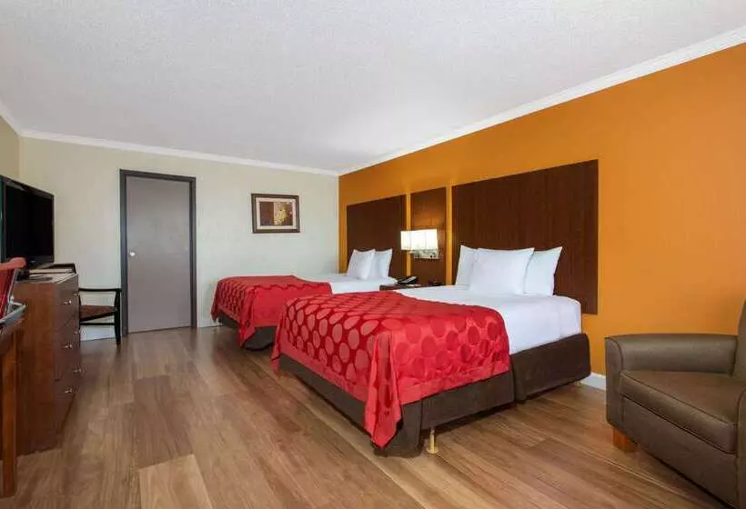 هتل Ramada By Wyndham Tampa Westshore Airport South