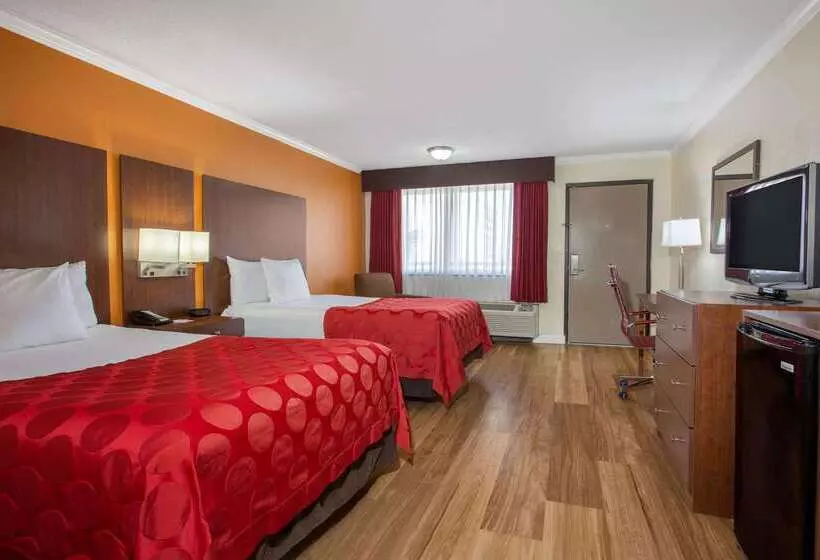 هتل Ramada By Wyndham Tampa Westshore Airport South