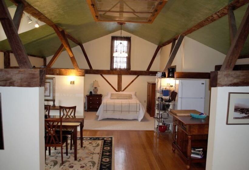 민박 The Laurentide Inn