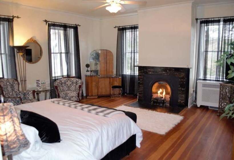 민박 The Laurentide Inn