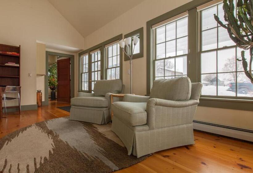 Bed and Breakfast Whitford House And Twin View Barn